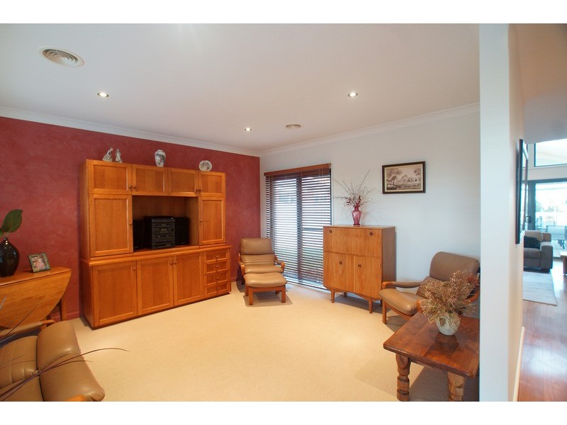 26 Menindee Crescent, Kialla VIC 3631