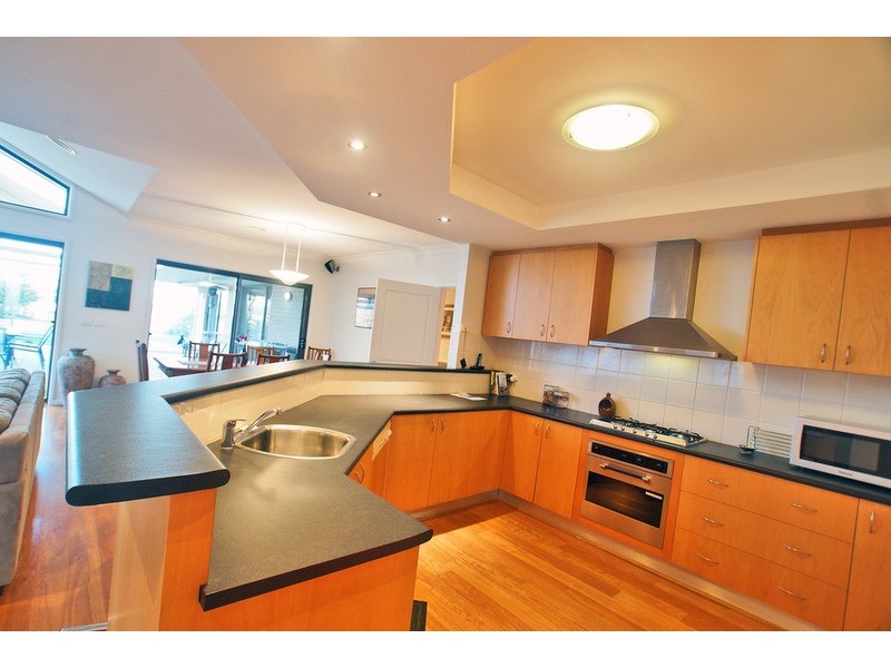 26 Menindee Crescent, Kialla VIC 3631