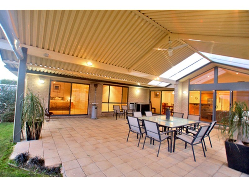 26 Menindee Crescent, Kialla VIC 3631