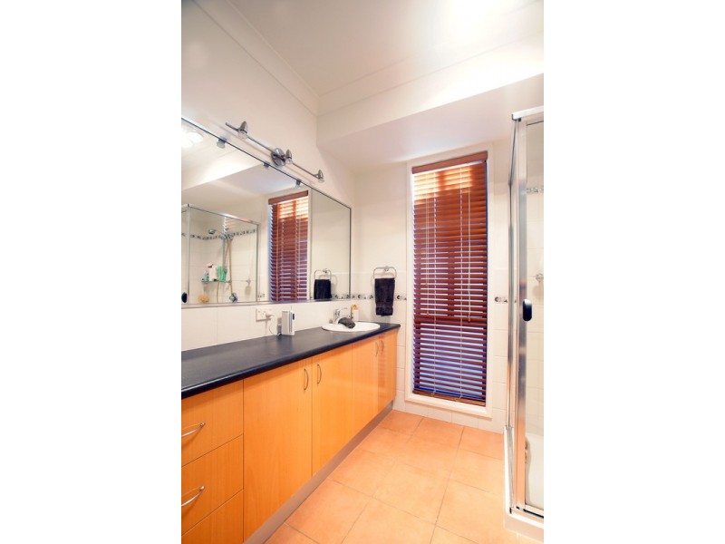 26 Menindee Crescent, Kialla VIC 3631