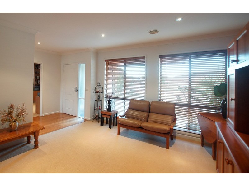 26 Menindee Crescent, Kialla VIC 3631