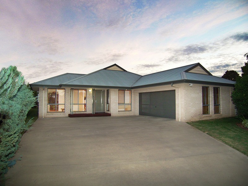 26 Menindee Crescent, Kialla VIC 3631