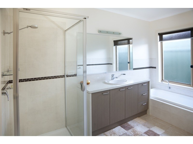 12 Guseli Court, Kialla VIC 3631