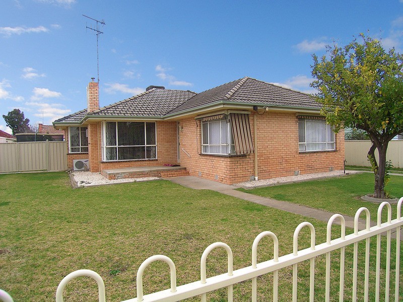 18 Lake  Street, Shepparton VIC 3630