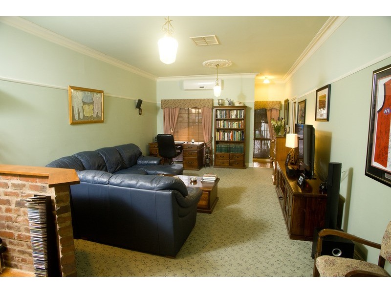 11 Dunkirk Avenue, Shepparton VIC 3630