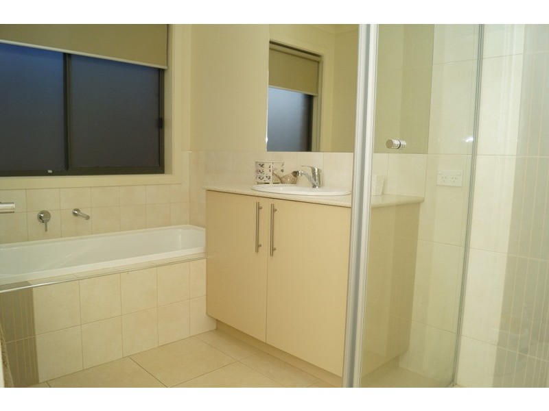 3/24 Parkside  Drive, Shepparton VIC 3630