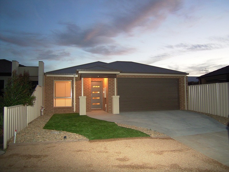 4 Pyrus  Court, Kialla VIC 3631