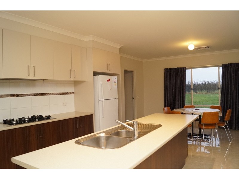 8 Ackers Court, Shepparton East VIC 3631