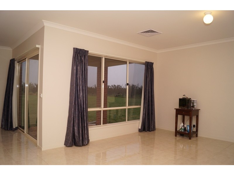 8 Ackers Court, Shepparton East VIC 3631