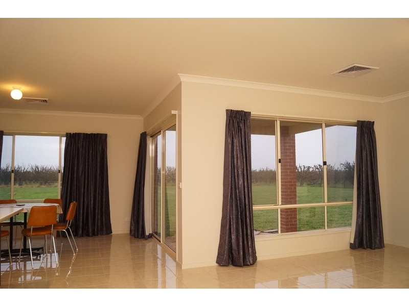 8 Ackers Court, Shepparton East VIC 3631