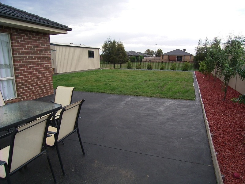 12 Brambuck Avenue, Kialla VIC 3631