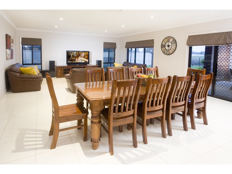 35 Nillahcootie Crescent, Kialla VIC 3631