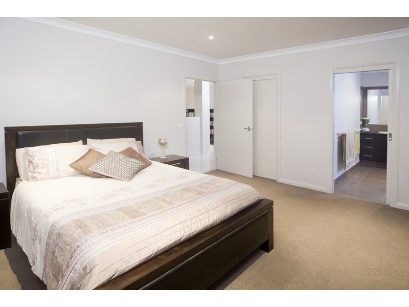 35 Nillahcootie Crescent, Kialla VIC 3631