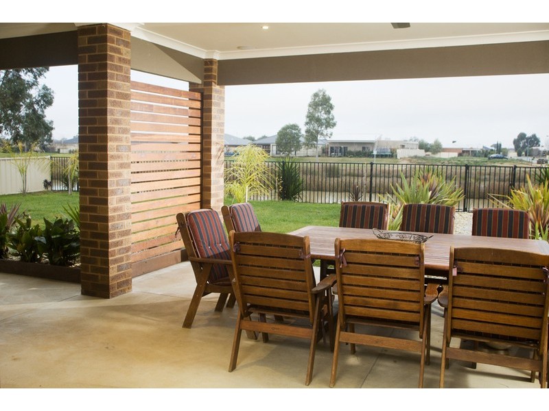 35 Nillahcootie Crescent, Kialla VIC 3631