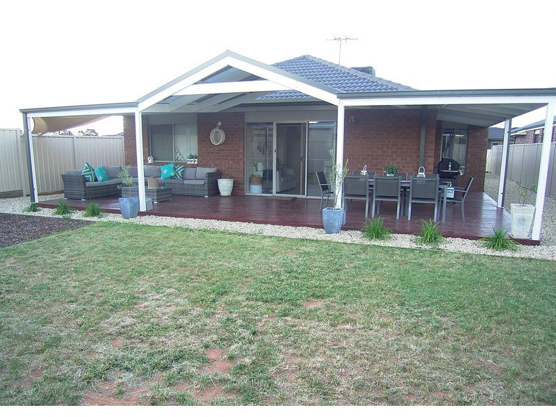 4 Imperial  Drive, Kialla VIC 3631