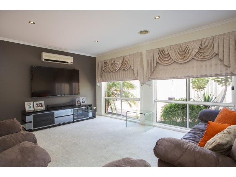 22 Rocklands Crescent, Kialla VIC 3631