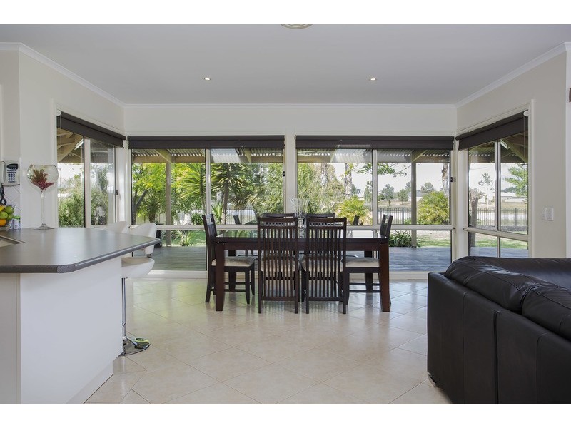 22 Rocklands Crescent, Kialla VIC 3631