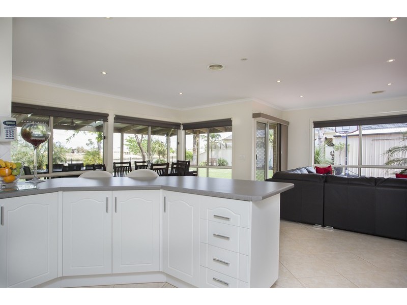 22 Rocklands Crescent, Kialla VIC 3631