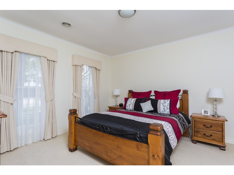 22 Rocklands Crescent, Kialla VIC 3631