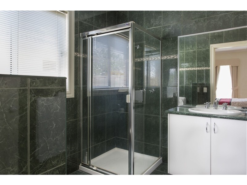 22 Rocklands Crescent, Kialla VIC 3631