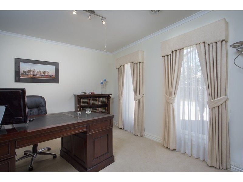 22 Rocklands Crescent, Kialla VIC 3631