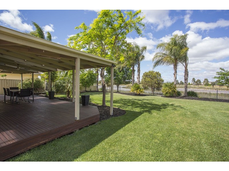 22 Rocklands Crescent, Kialla VIC 3631