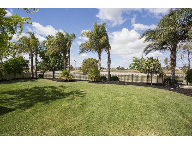 22 Rocklands Crescent, Kialla VIC 3631