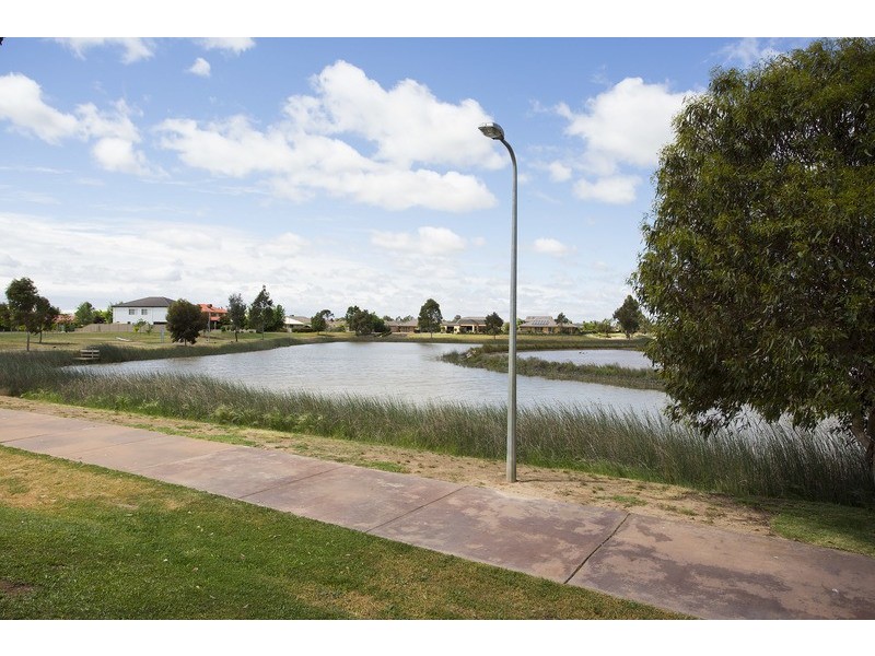 22 Rocklands Crescent, Kialla VIC 3631