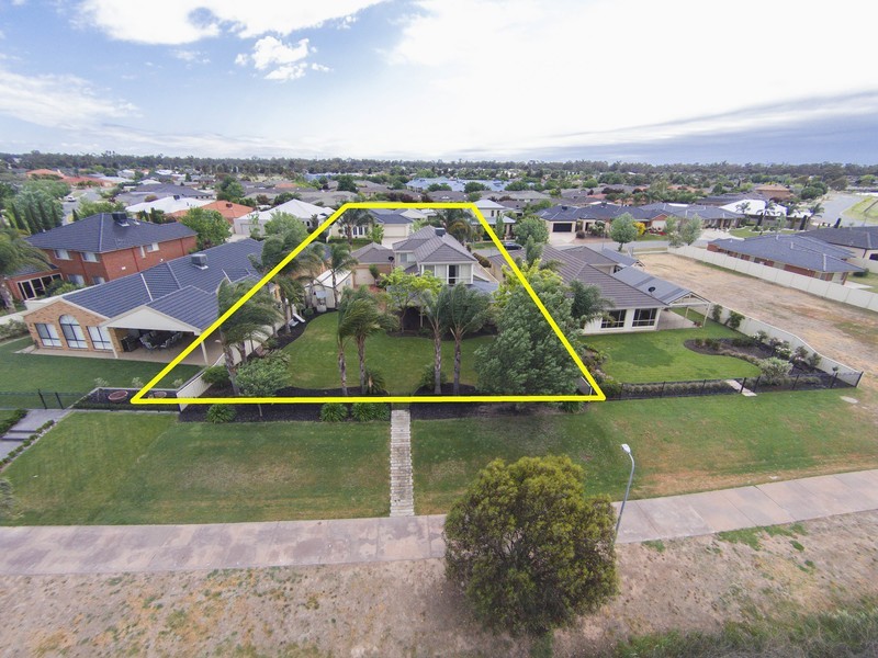 22 Rocklands Crescent, Kialla VIC 3631