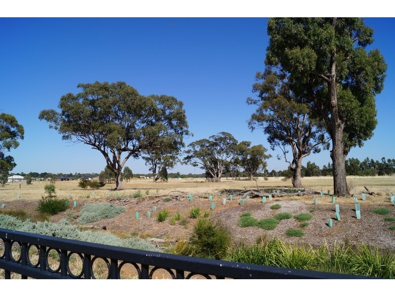 9 Dunrossil Court, Shepparton VIC 3630