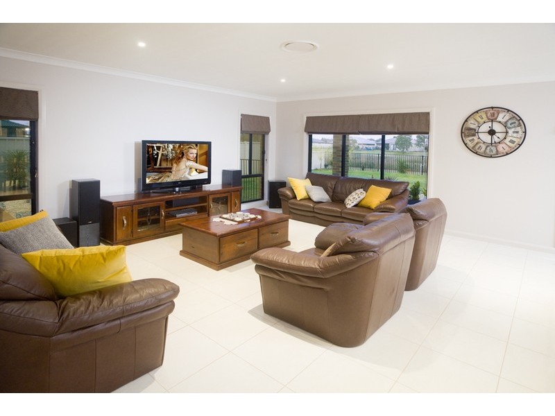 35 Nillahcootie Crescent, Kialla VIC 3631