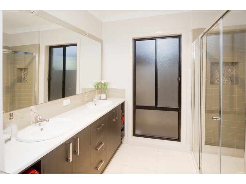 35 Nillahcootie Crescent, Kialla VIC 3631