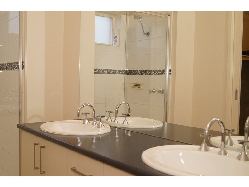 8 Ackers Court, Shepparton East VIC 3631