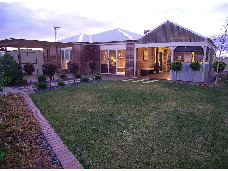 37 Warrumbungle Drive, Shepparton VIC 3630