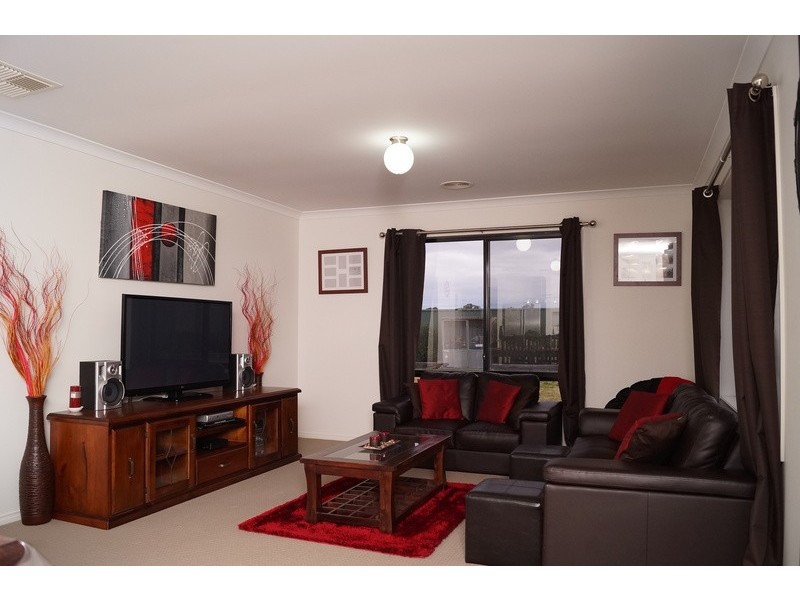 42 Oxbow Avenue, Shepparton VIC 3630