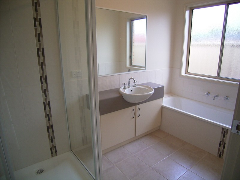 2/2-4 Ranier Court, Shepparton VIC 3630