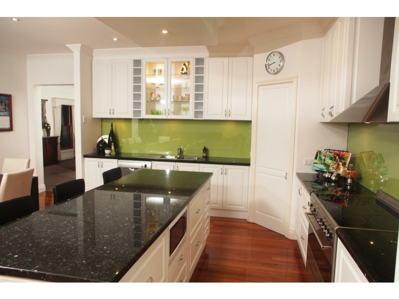 4 Rosella Court, Kialla VIC 3631