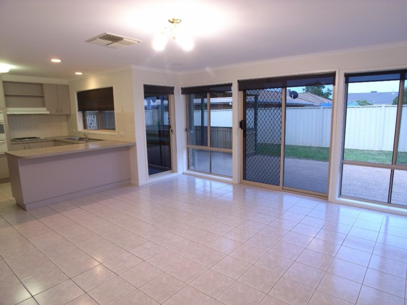 33 Brooks Avenue, Shepparton VIC 3630