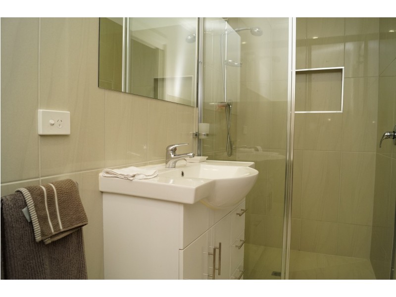 24 Vickers Street, Kialla VIC 3631