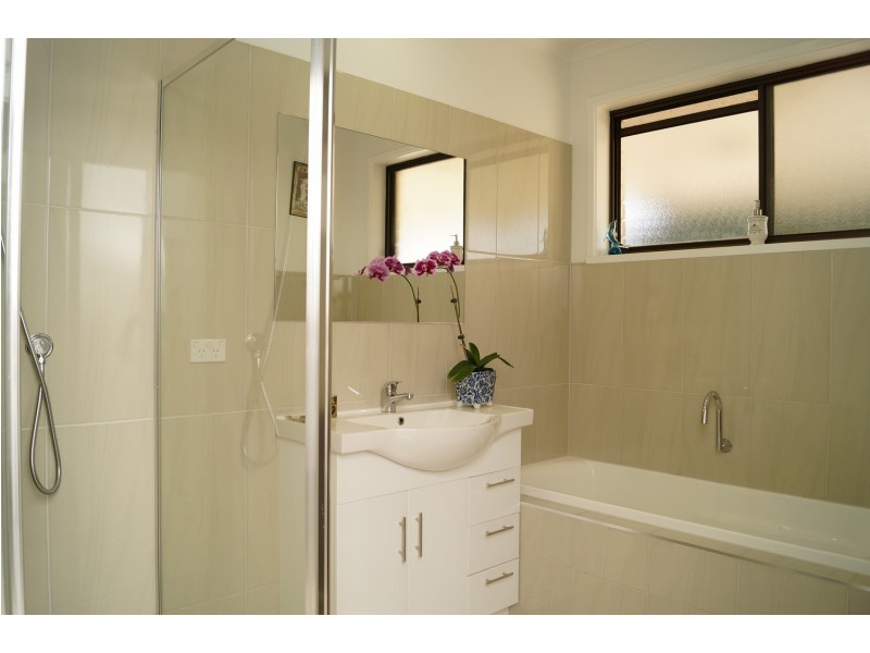 24 Vickers Street, Kialla VIC 3631