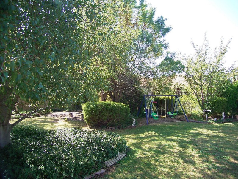 24 Vickers Street, Kialla VIC 3631