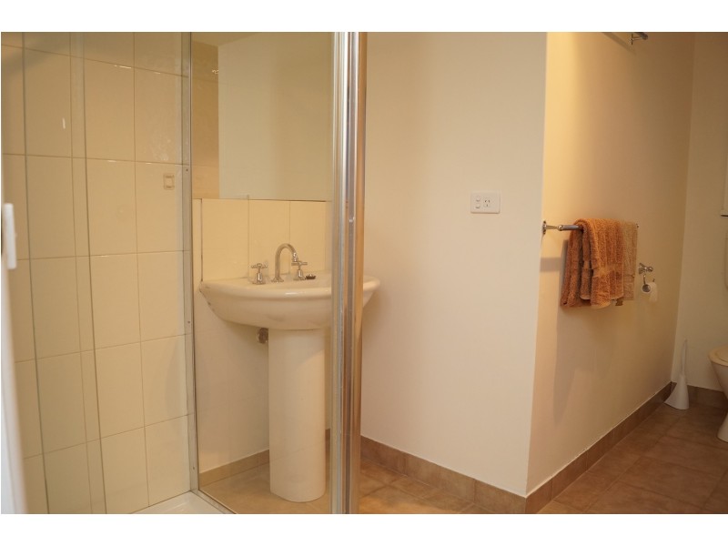 8  Gloucester Crescent, Shepparton VIC 3630