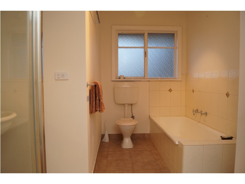 8  Gloucester Crescent, Shepparton VIC 3630