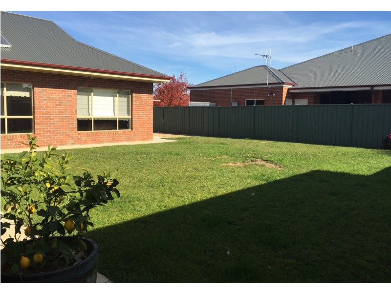 24 Plover Drive, Kialla VIC 3631