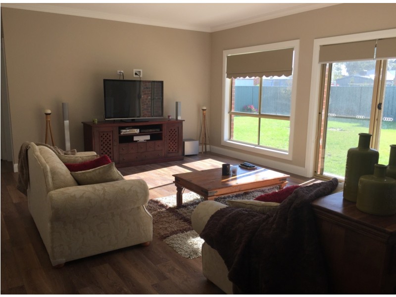 24 Plover Drive, Kialla VIC 3631