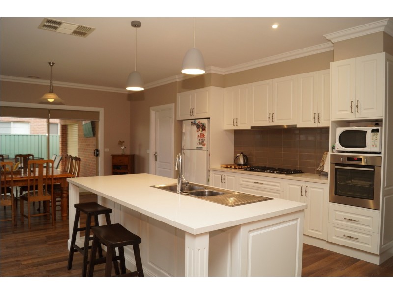 24 Plover Drive, Kialla VIC 3631