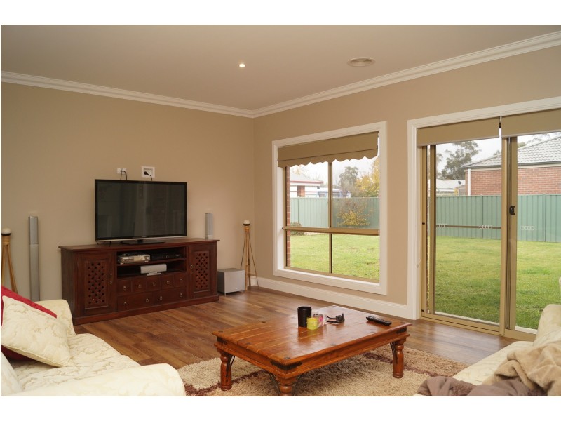 24 Plover Drive, Kialla VIC 3631