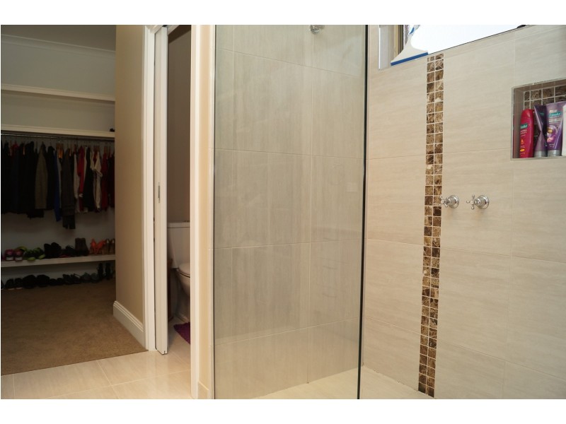 24 Plover Drive, Kialla VIC 3631