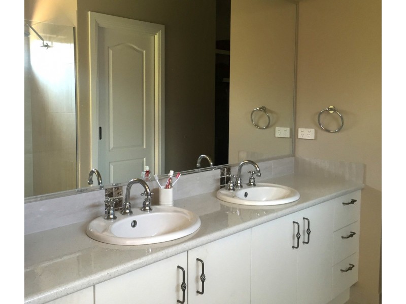 24 Plover Drive, Kialla VIC 3631