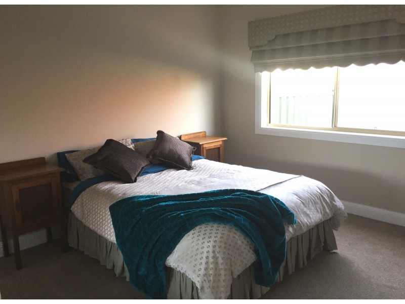 24 Plover Drive, Kialla VIC 3631